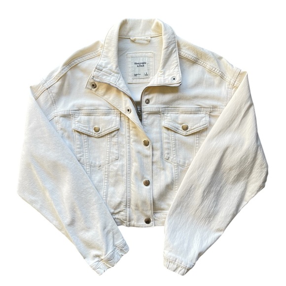 Abercrombie & Fitch Jackets & Blazers - Abercrombie & Fitch Off White Cropped Denim Trucker Jacket